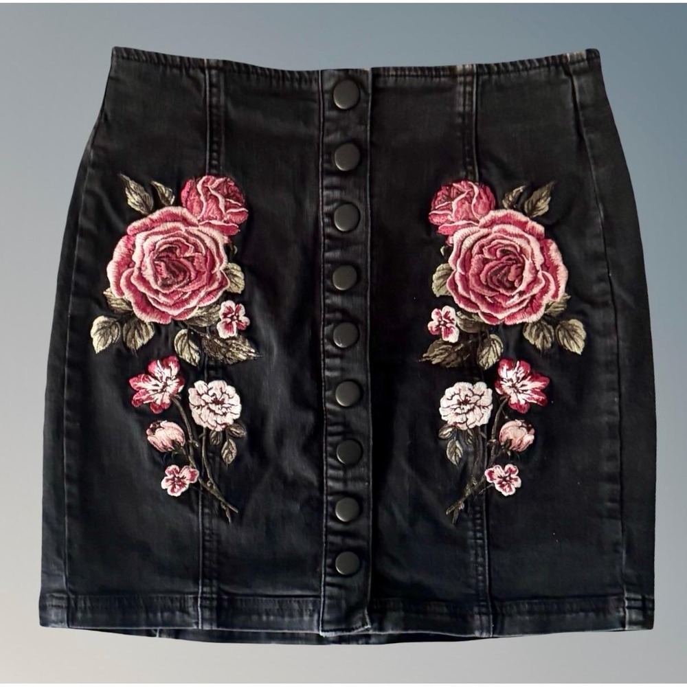 Kendall & Kylie Black Denim Floral Embroidered Button Front Mini Skirt Size 24